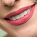 natürliche Wege, um weißere Zähne zu bekommen