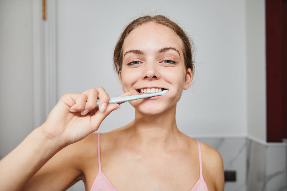 Zähne weißer machen - Methoden und Tipps